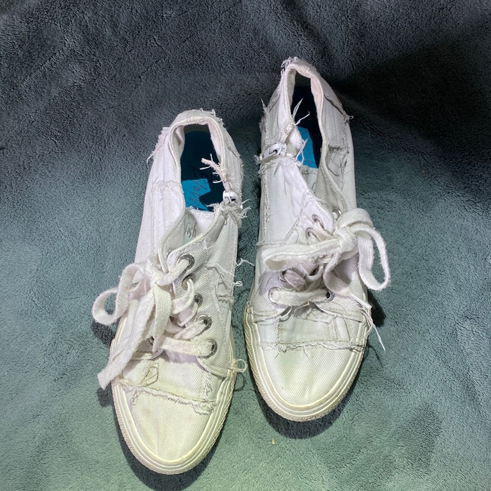 Blowfish Distressed Canvas Sneaker, Size 9